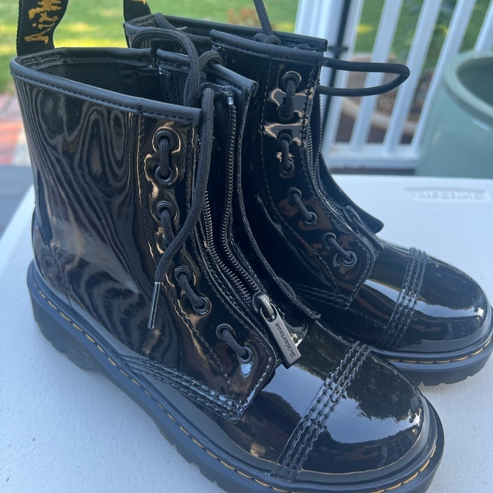 Dr. Martens Black Patent Ankle Boots Junior/Ladies NWOT Size 5 - Picture 2 of 9